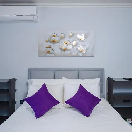 Feel At - 2bd Flat With Parking By Flat Mаnager 索菲亞